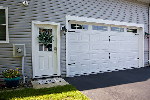 24/7 Emergency Garage Door Panel Replacement experts in York, NE